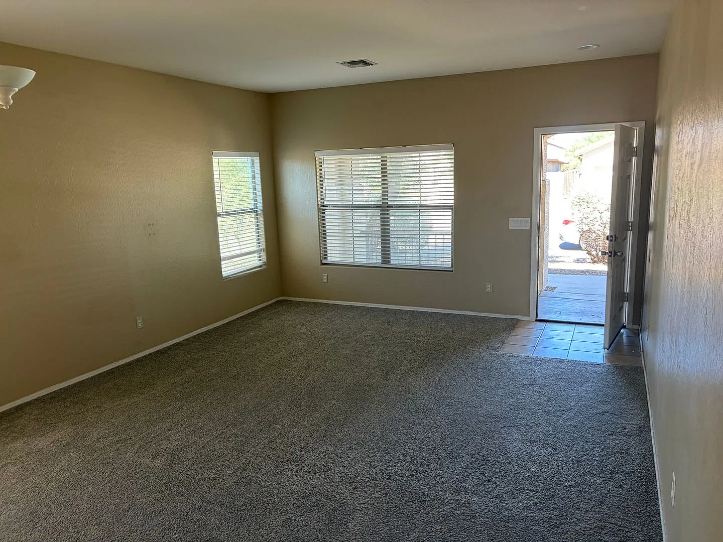 Spacious Single-Level in San Tan Heights with Dual Living Spaces! — Photo 4