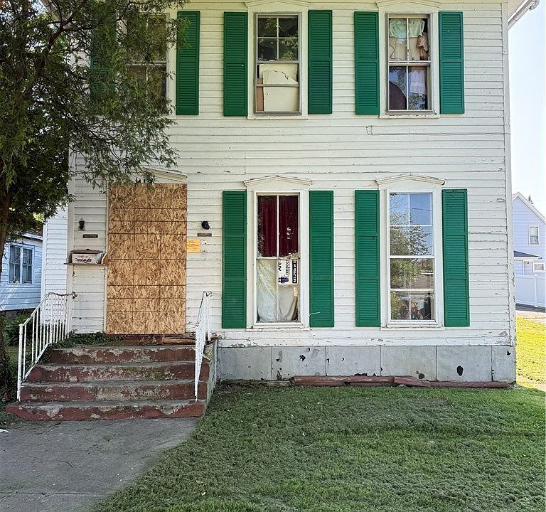 1st image of 413 Swan St