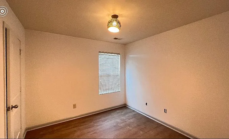 14 Frost Ln — Photo 9