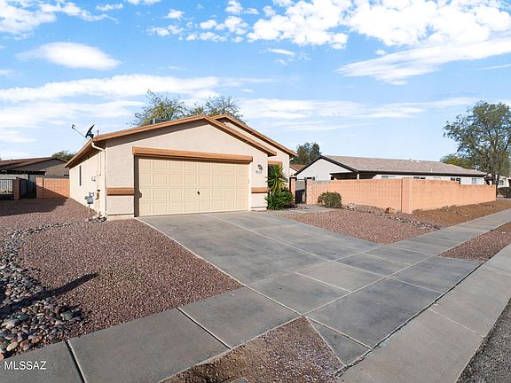 3rd image of 6117 N April Dr