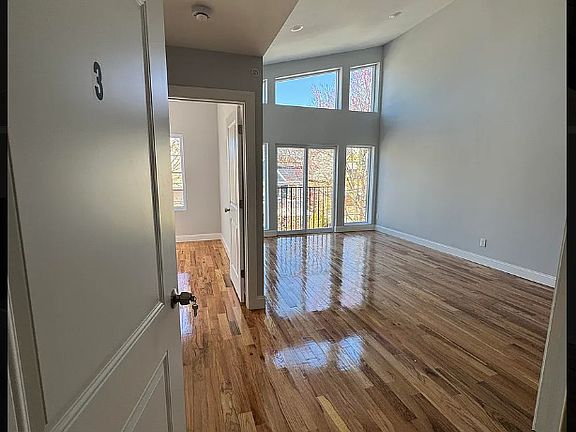 2nd image of 832 S 19th St Floor 3