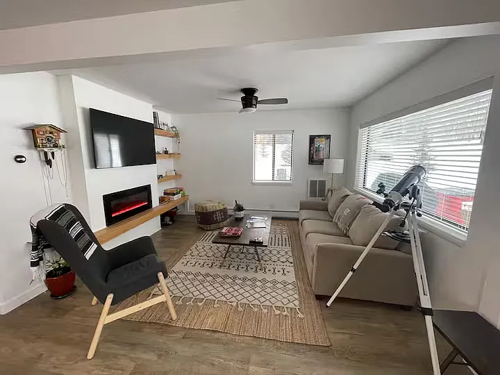 2 bed, 1350 sqft, $2,300 — Photo 4