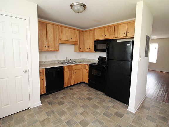 3rd image of 1048 W Creek Coyote Trl APT B