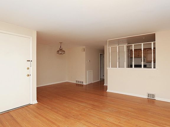 3rd image of 5474 Vicaris St #2