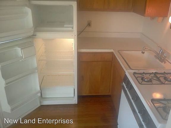 4th image of 1935 N Oakland Ave APT 10