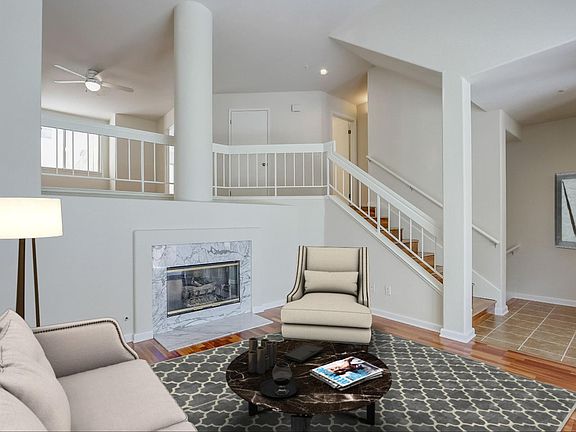 5th image of 419 Galleria Dr APT 4