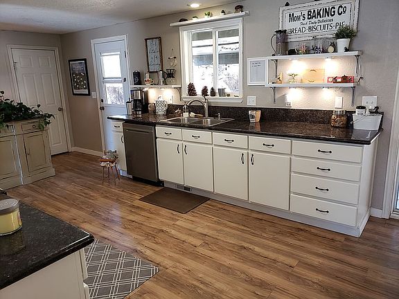 Large, kitchen with pantry