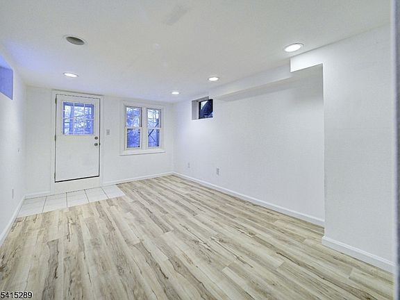 4th image of 240 Acabonack Rd