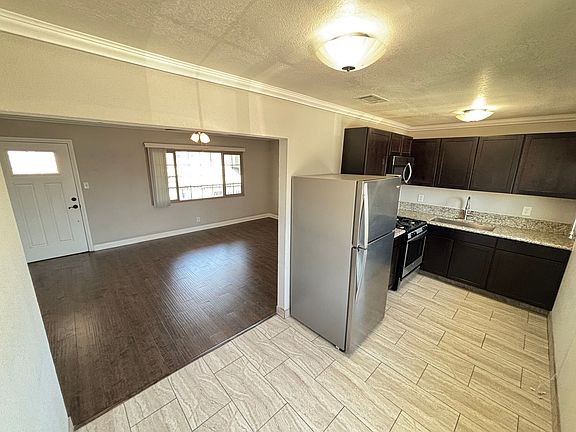 5th image of 420 S Maryland Pkwy APT 6