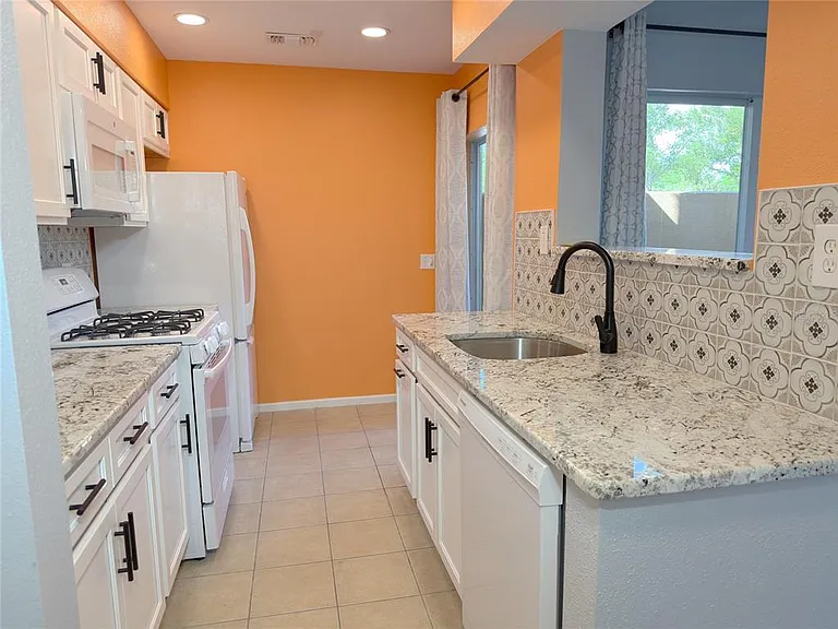 824 Padua Ln — Photo 7