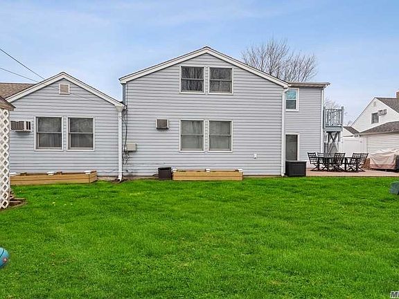 3rd image of 26 Meadow Ln