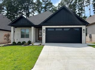 4 Woodlands Park Ln, Little Rock, AR 72211