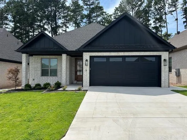 4 Woodlands Park Ln, Little Rock, AR 72211