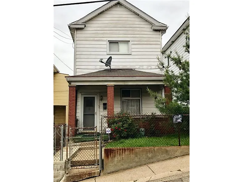 86 McKinnie Ave photo 1