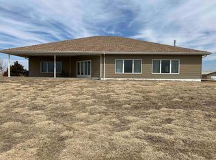 1053 Hedgeapple Rd, North Platte, NE 69101