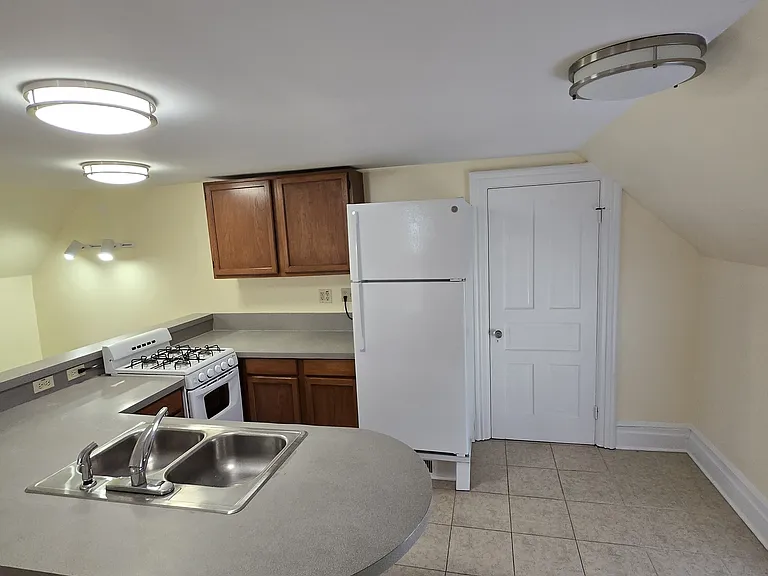 701 Lyon St NE — Photo 8