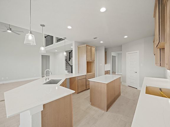 3rd image of 2510 Red Hickory Dr