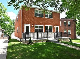 1190 Moorlands Dr #B, Saint Louis, MO 63117
