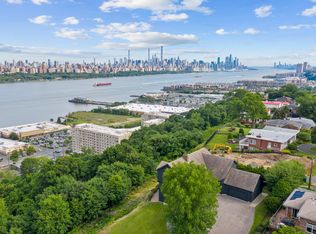 8 Riverview Ave, Cliffside Park, NJ 07010