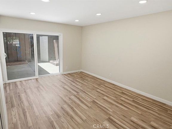 4th image of 7509 Winnetka Ave