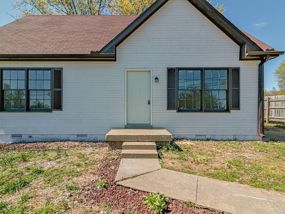 1st image of 1900 Roan Dr