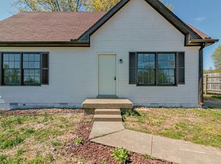 1900 Roan Dr, Clarksville, TN 37042