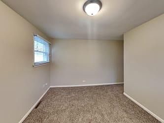 3rd image of 600 Banbury Ct