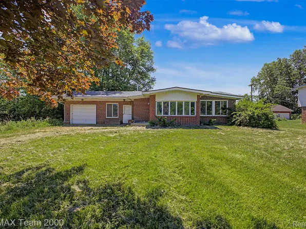 2145 Oakville Waltz Rd, New Boston, MI 48164