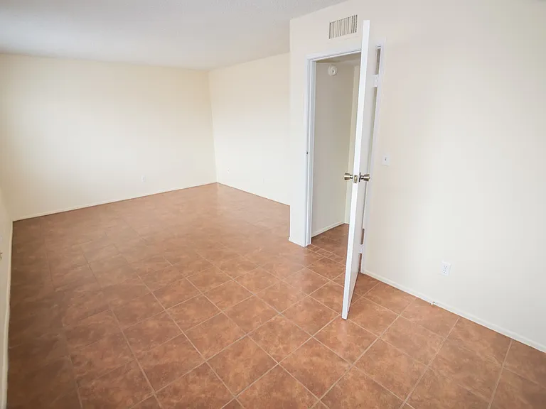 4409 Plaza Vis #B — Photo 20