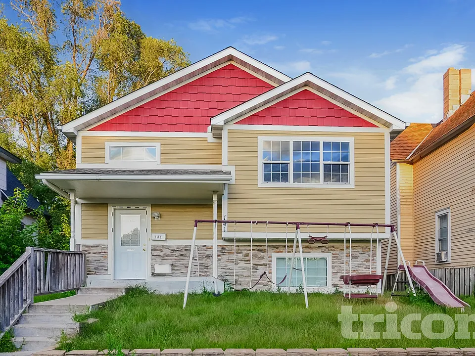 141 4th Ave S