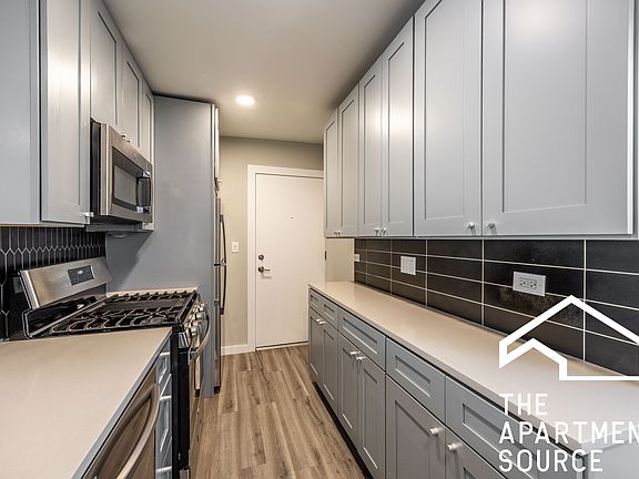 3rd image of 3355 N Whipple St APT 1S