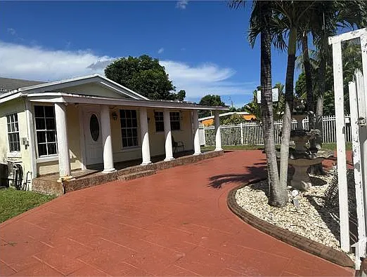 4 bed, 1272 sqft, $3,800 — Photo 2