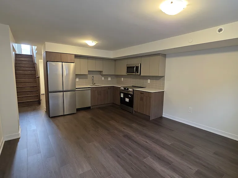 28 Green Gardens Blvd #BASEMENT — Photo 2
