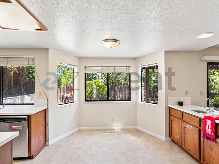 699 Patriot Pl — Photo 16