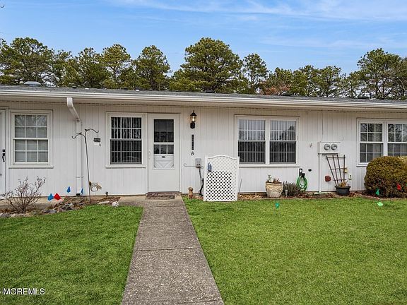 4th image of 1247B Hamilton Court #B