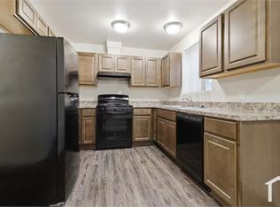 3825 Emerald Springs Cir, Hamtramck, MI 48212