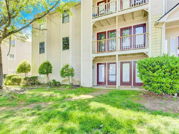 6136 Meadow Rose Ln, Charlotte, NC 28215