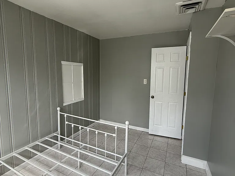 Gregory St — Photo 3