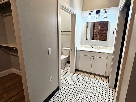 5th image of 1417 Market St APT 27