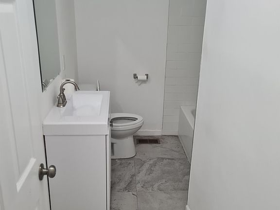 4th image of 131 Barnegat Blvd