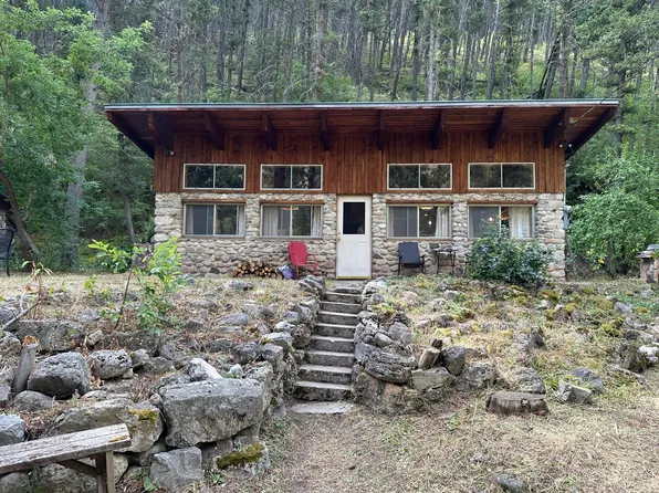 53 Little Horn Ln, Parkman, WY 82838