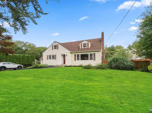 4 N 3rd St, Park Ridge, NJ 07656