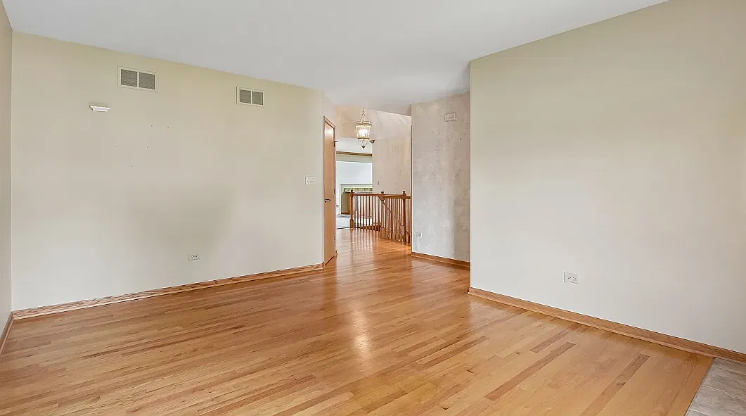 2 bed, 2.5 bath, 1912 sqft, $2,000 — Photo 3