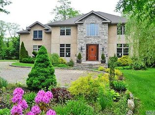 565 Pulaski Rd, Kings Park, NY 11754