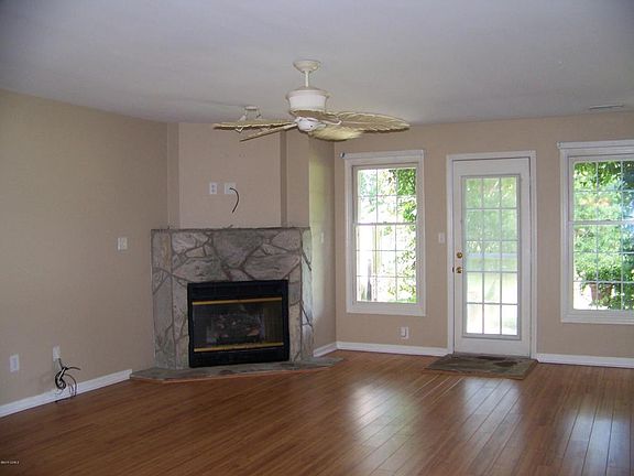 4th image of 704 Cedarwood Vlg #704D