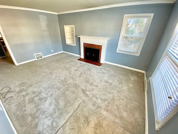 4th image of 2117 E Chandler Ave