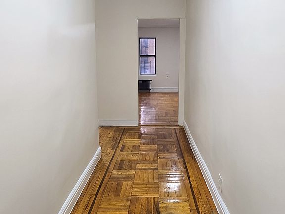 4th image of 1404 Noble Ave APT 2D