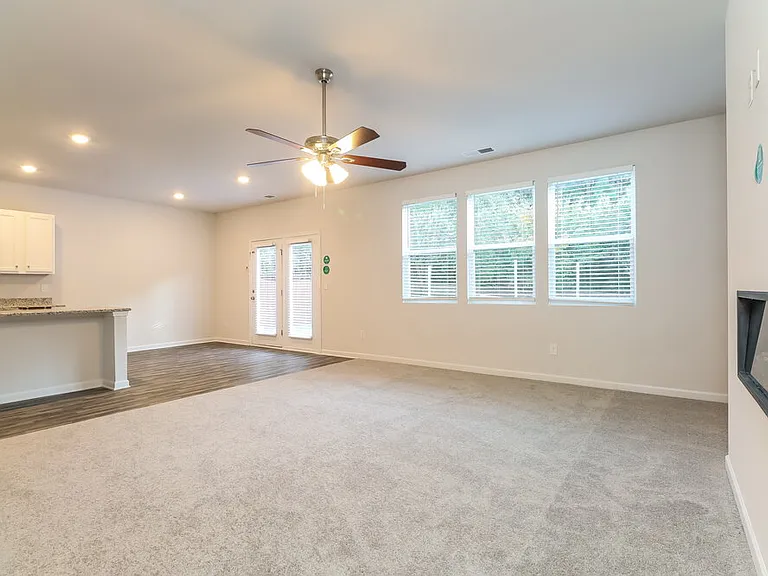 151 Hamilton Pointe Dr — Photo 4