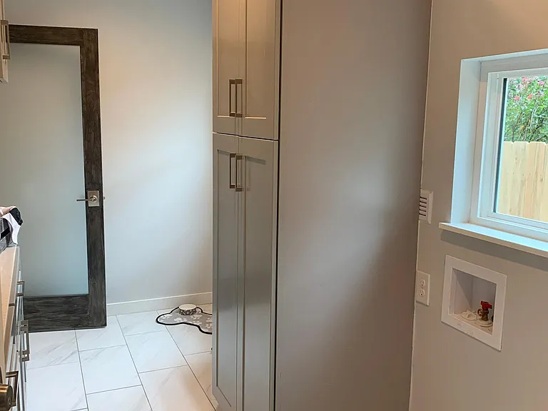 LARGE LAUNDRY ROOM WITH PANTRY