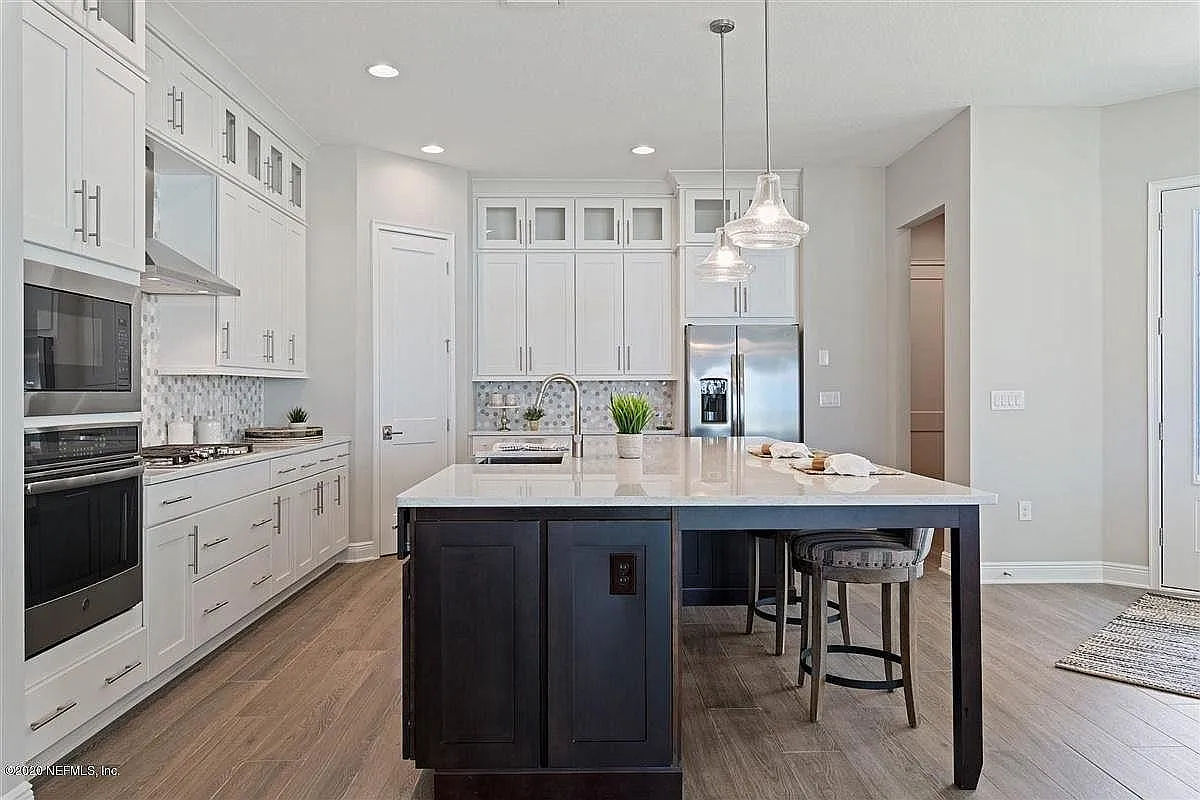 3 bed, 2.5 bath, 2741 sqft, $5,450 — Photo 4